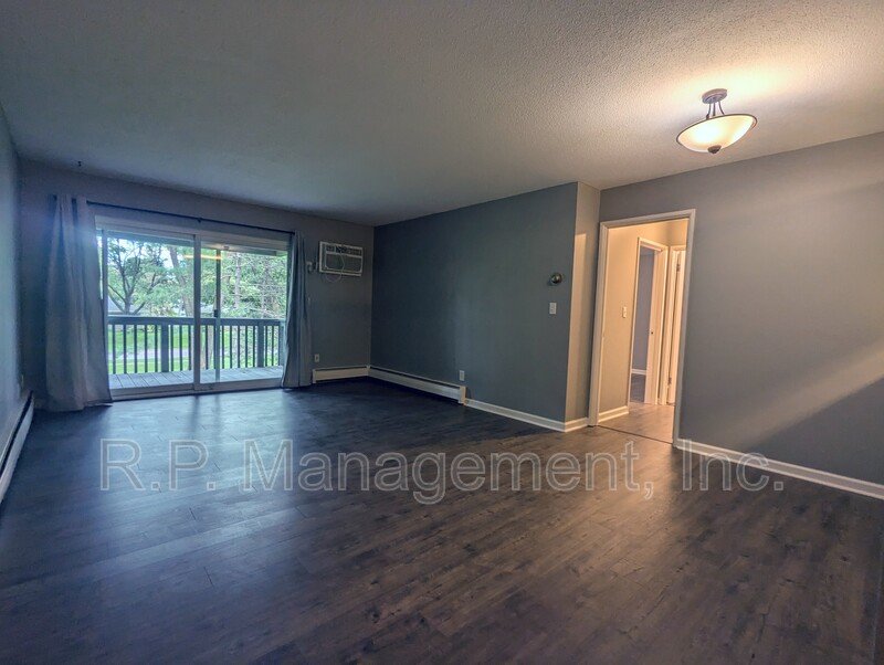 Newly updated 2bdrm 1bath condo with great amenities!  9/1 property image