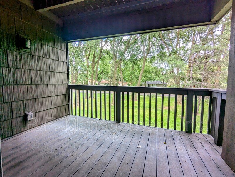 Newly updated 2bdrm 1bath condo with great amenities!  9/1 property image