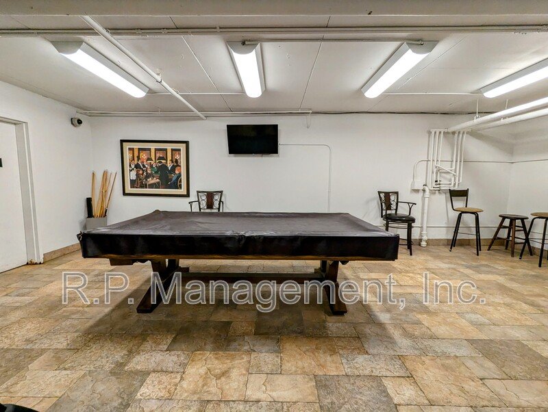 Newly updated 2bdrm 1bath condo with great amenities!  9/1 property image