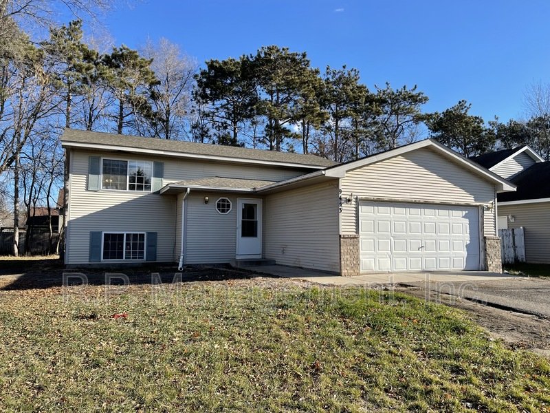 4 Bedroom home in Cottage Grove.  Available 7/1 property image