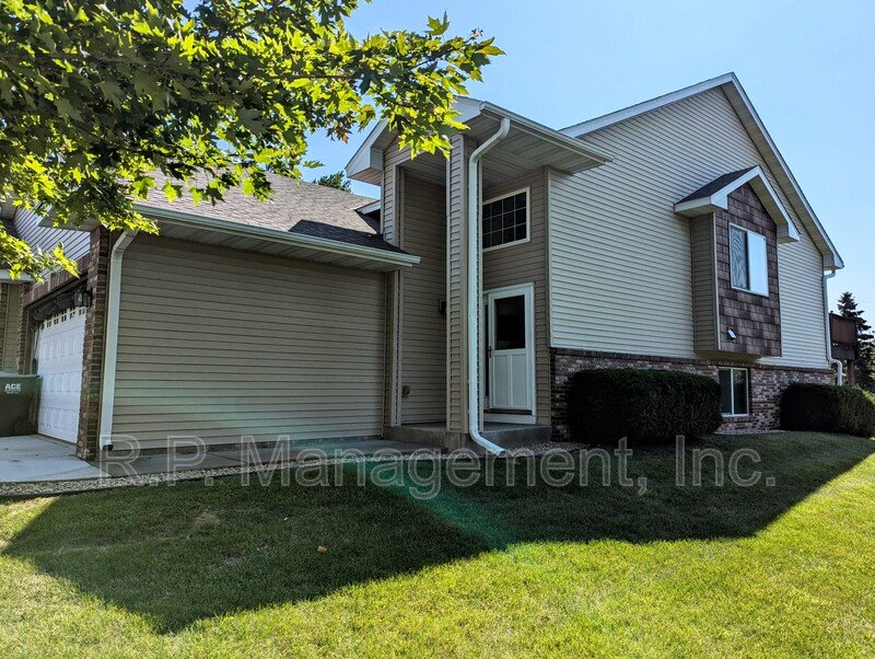 Updated large end unit 2bdrm 2bath split level townhome property image