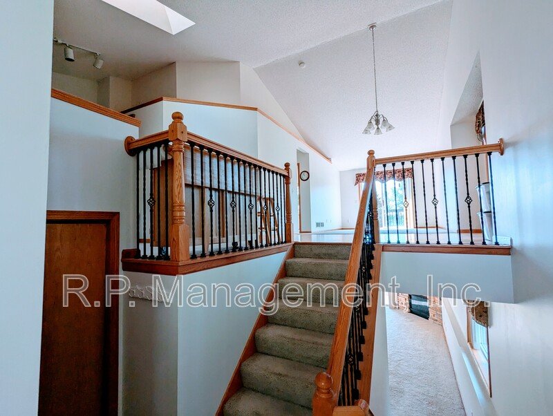 Updated large end unit 2bdrm 2bath split level townhome property image