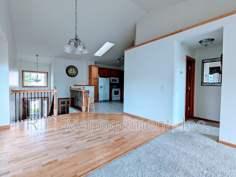 Updated large end unit 2bdrm 2bath split level townhome property image