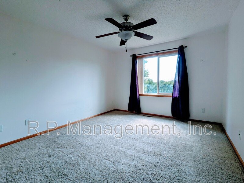 Updated large end unit 2bdrm 2bath split level townhome property image