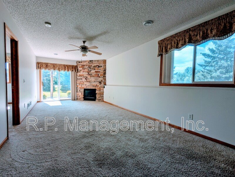 Updated large end unit 2bdrm 2bath split level townhome property image