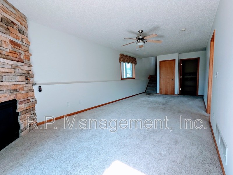 Updated large end unit 2bdrm 2bath split level townhome property image