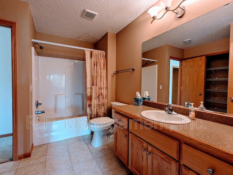 Updated large end unit 2bdrm 2bath split level townhome property image