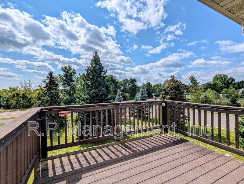 Updated large end unit 2bdrm 2bath split level townhome property image