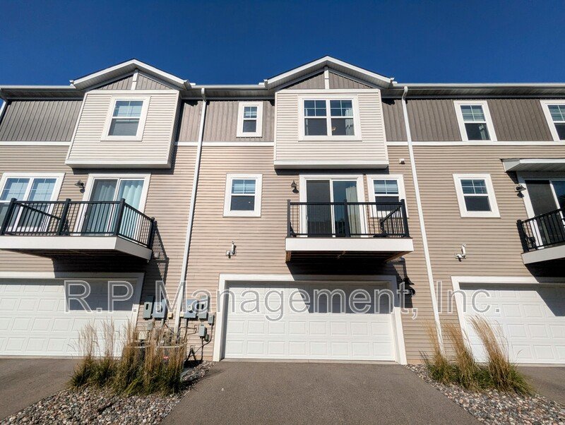 Large newer construction 3bdrm 2bath townhome property image