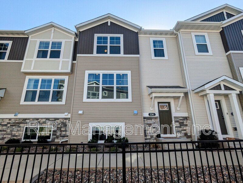 Large newer construction 3bdrm 2bath townhome property image