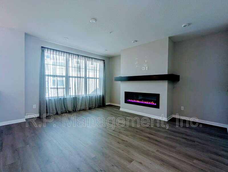 Large newer construction 3bdrm 2bath townhome property image