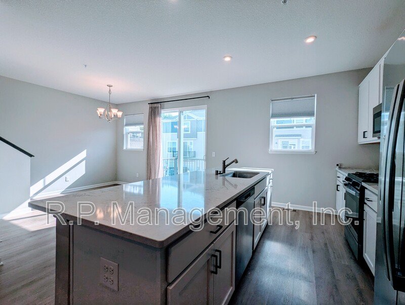 Large newer construction 3bdrm 2bath townhome property image