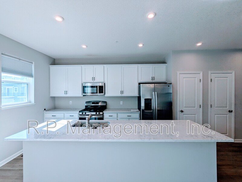 Large newer construction 3bdrm 2bath townhome property image