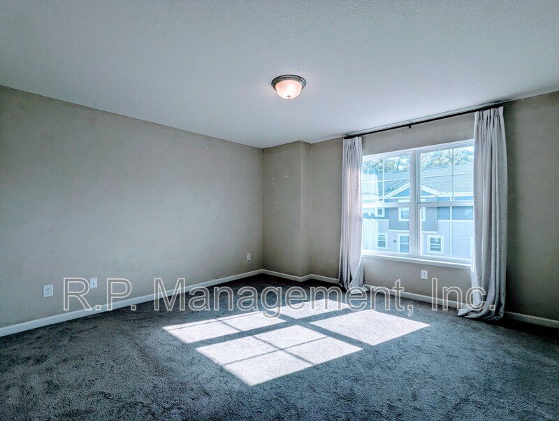 Large newer construction 3bdrm 2bath townhome property image