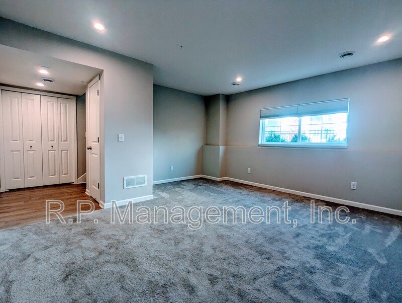 Large newer construction 3bdrm 2bath townhome property image