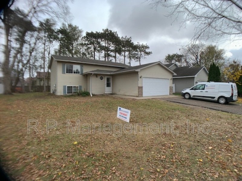 4 Bedroom home in Cottage Grove.  Available 7/1 property image