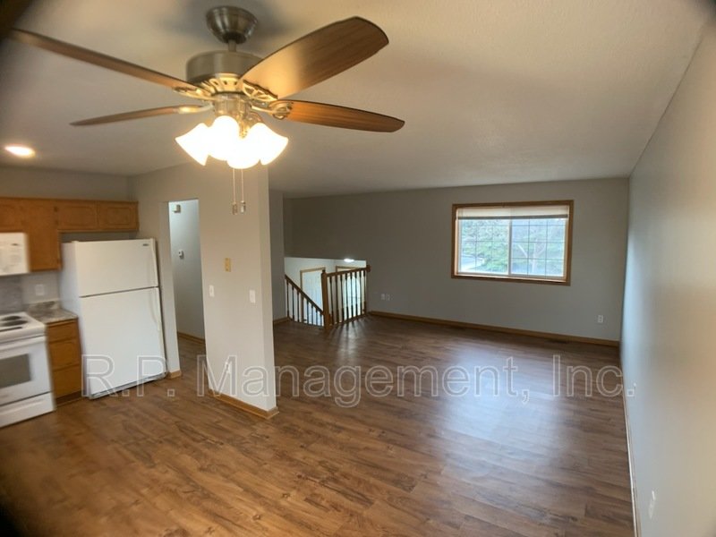 4 Bedroom home in Cottage Grove.  Available 7/1 property image
