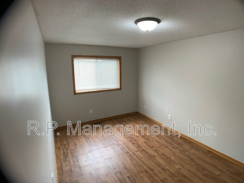 4 Bedroom home in Cottage Grove.  Available 7/1 property image