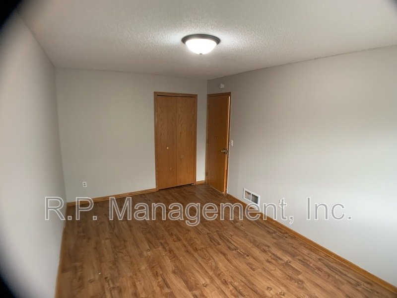 4 Bedroom home in Cottage Grove.  Available 7/1 property image