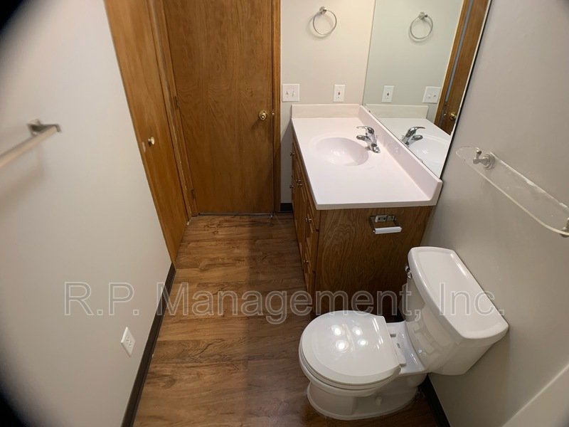 4 Bedroom home in Cottage Grove.  Available 7/1 property image