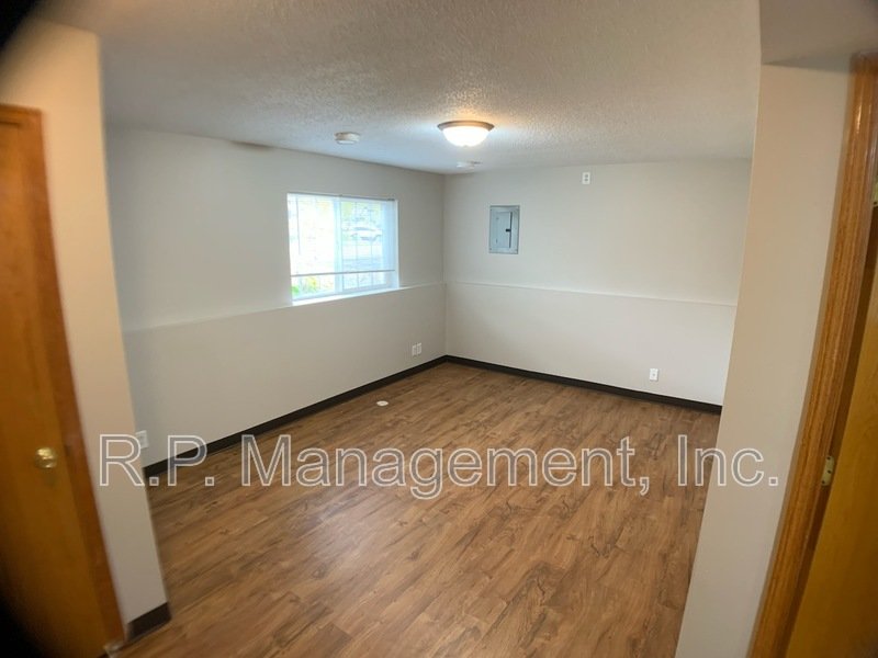 4 Bedroom home in Cottage Grove.  Available 7/1 property image