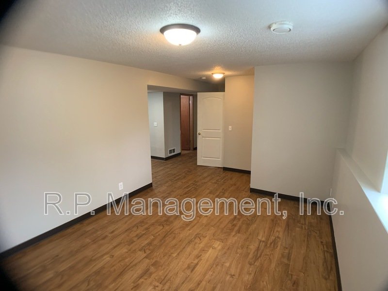 4 Bedroom home in Cottage Grove.  Available 7/1 property image