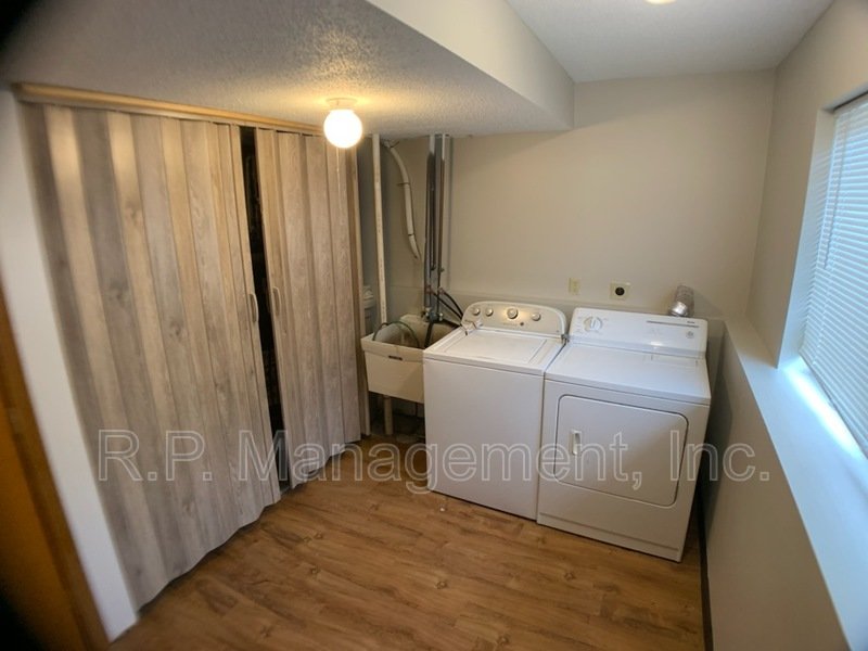 4 Bedroom home in Cottage Grove.  Available 7/1 property image