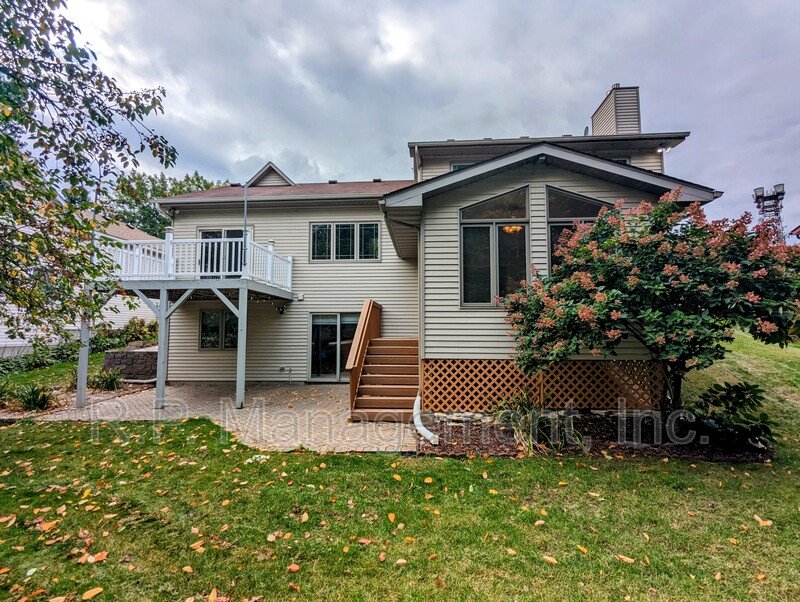 Beautiful 3bdrm 2bath multi level home on a culdesac property image