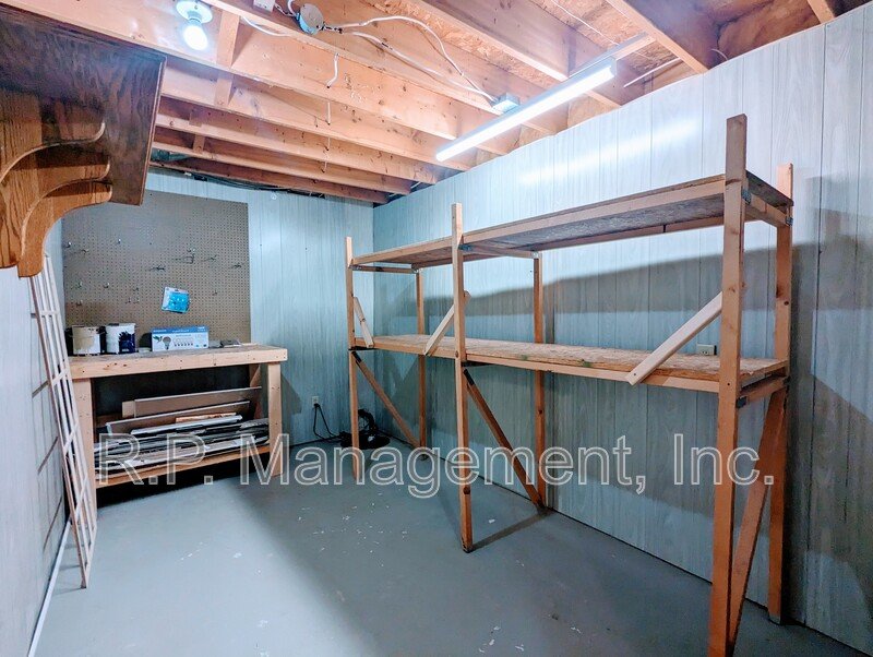 Beautiful 3bdrm 2bath multi level home on a culdesac property image