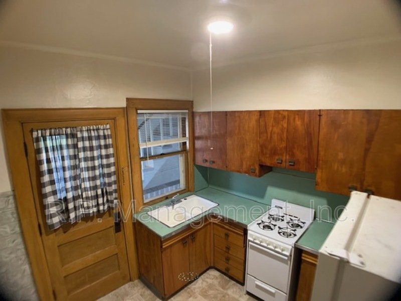 2 bedroom unit, near Lake Bde Maka Ska  Available now! property image
