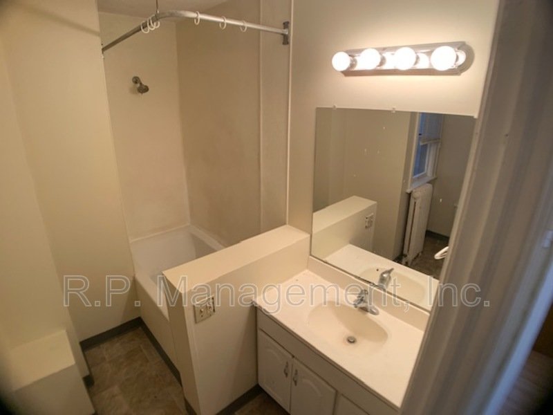 2 bedroom unit, near Lake Bde Maka Ska  Available now! property image