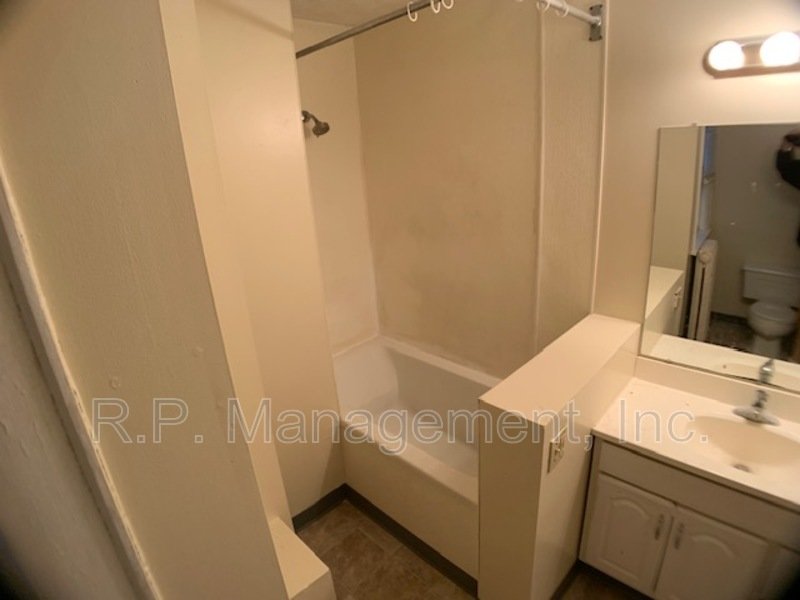 2 bedroom unit, near Lake Bde Maka Ska  Available now! property image