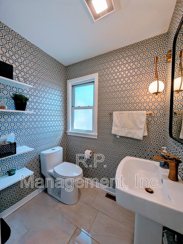 Nicely updated 3bdrm 2bath home. property image