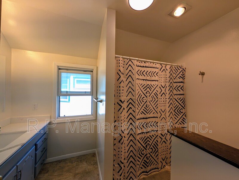 Nicely updated 3bdrm 2bath home. property image