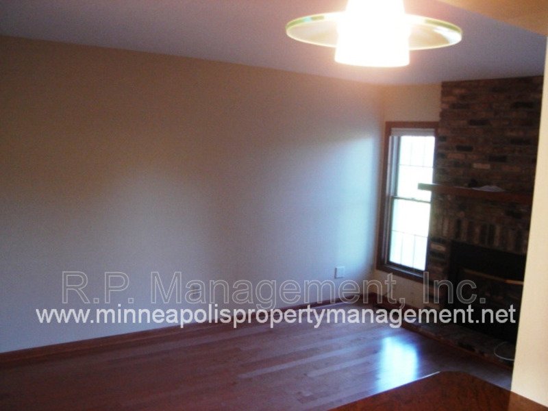 3 Bedroom Townhome Eden Prairie. Available 8/1 property image