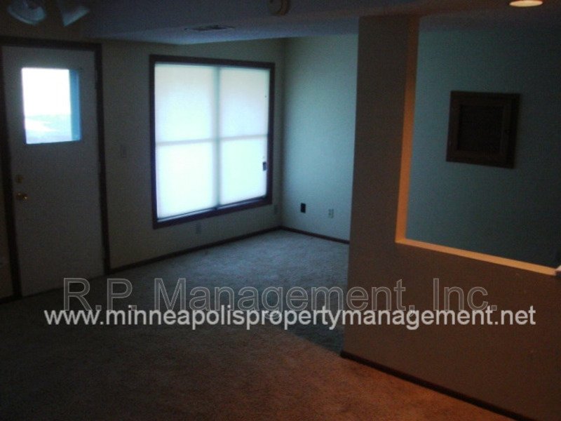 3 Bedroom Townhome Eden Prairie. Available 8/1 property image