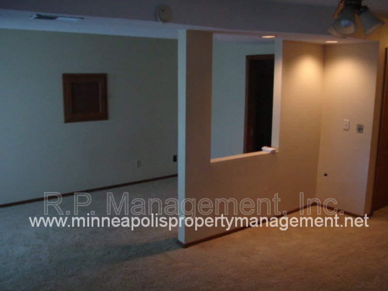 3 Bedroom Townhome Eden Prairie. Available 8/1 property image