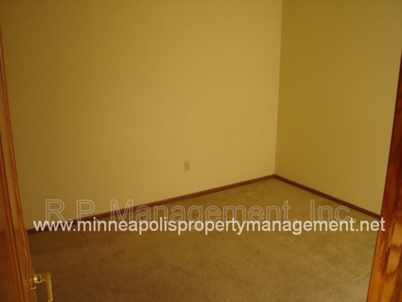 3 Bedroom Townhome Eden Prairie. Available 8/1 property image