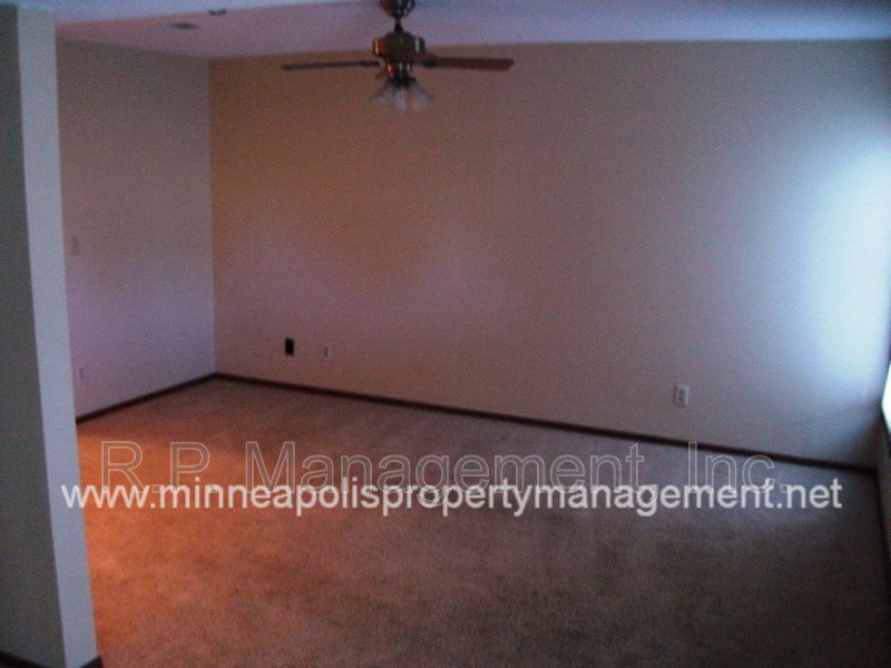 3 Bedroom Townhome Eden Prairie. Available 8/1 property image
