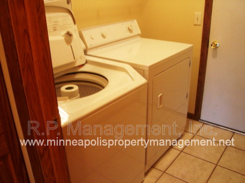 3 Bedroom Townhome Eden Prairie. Available 8/1 property image