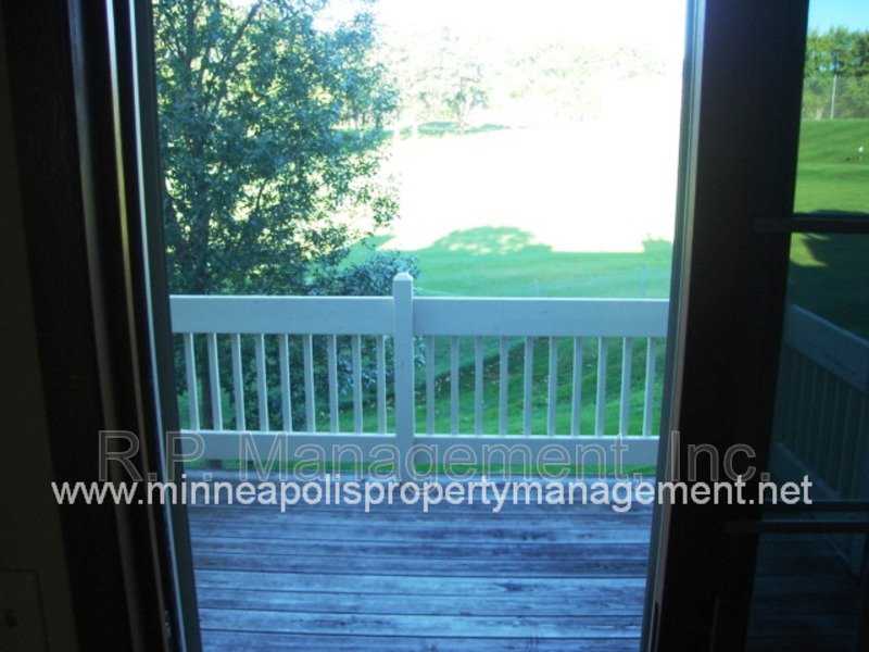 3 Bedroom Townhome Eden Prairie. Available 8/1 property image