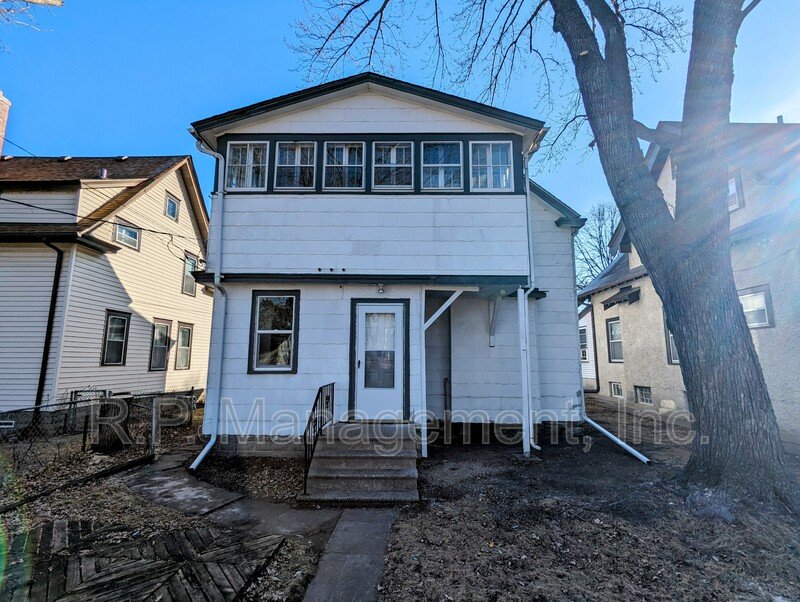 Remodeled 3bdrm 1bath with a 4 seasons porch 6/1 property image