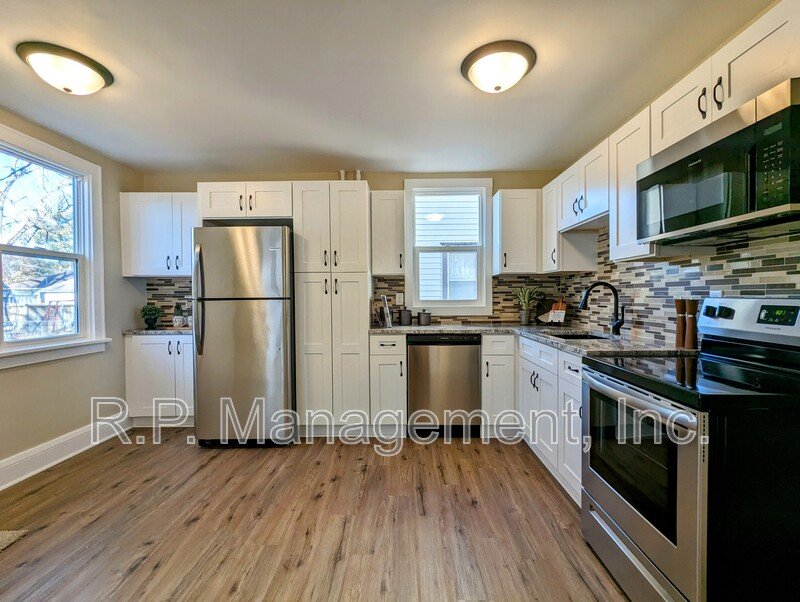 Remodeled 3bdrm 1bath with a 4 seasons porch 6/1 property image