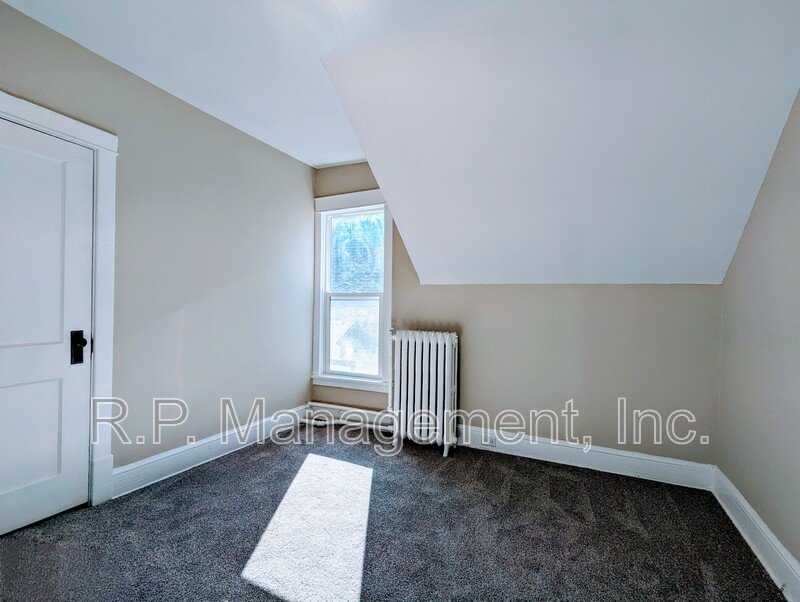 Remodeled 3bdrm 1bath with a 4 seasons porch 6/1 property image