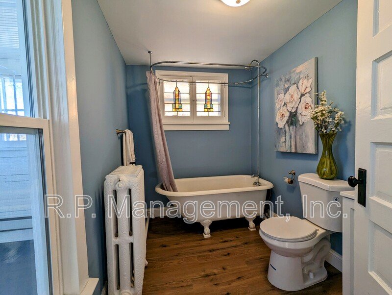 Remodeled 3bdrm 1bath with a 4 seasons porch 6/1 property image