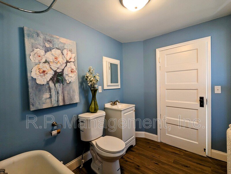 Remodeled 3bdrm 1bath with a 4 seasons porch 6/1 property image