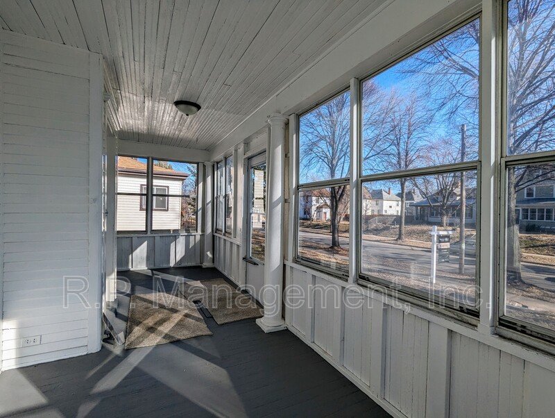 Remodeled 3bdrm 1bath with a 4 seasons porch 6/1 property image