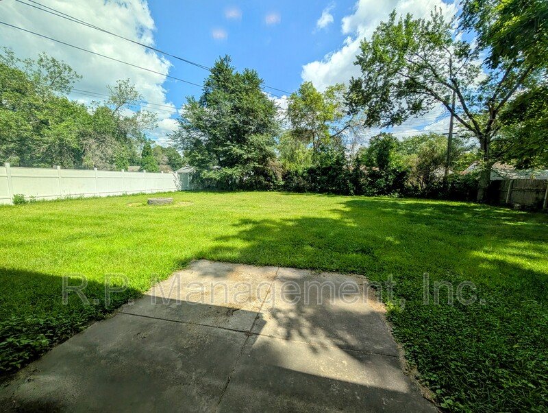 Well maintained updated home 1 block from Osseo middle school . property image