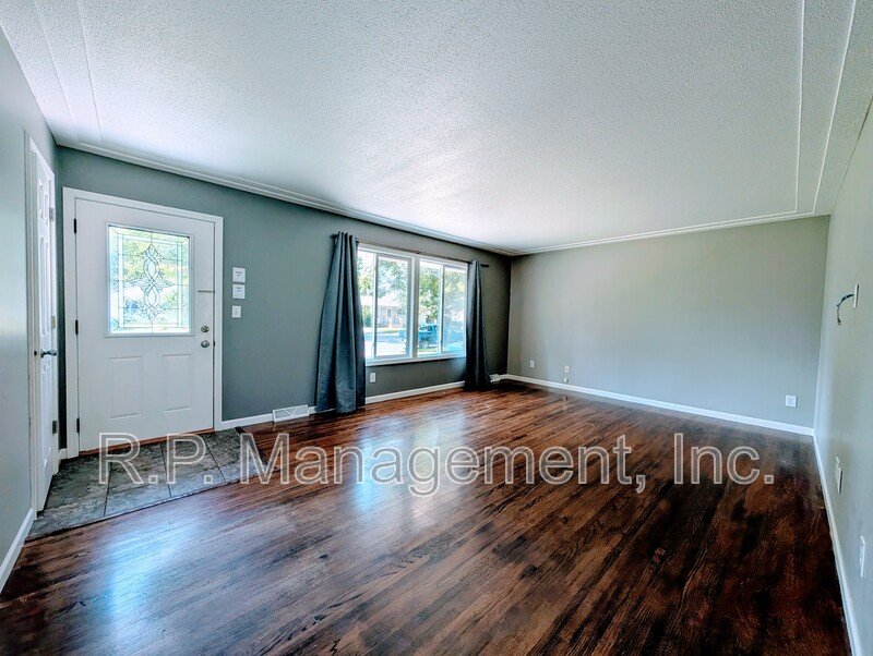 Well maintained updated home 1 block from Osseo middle school . property image