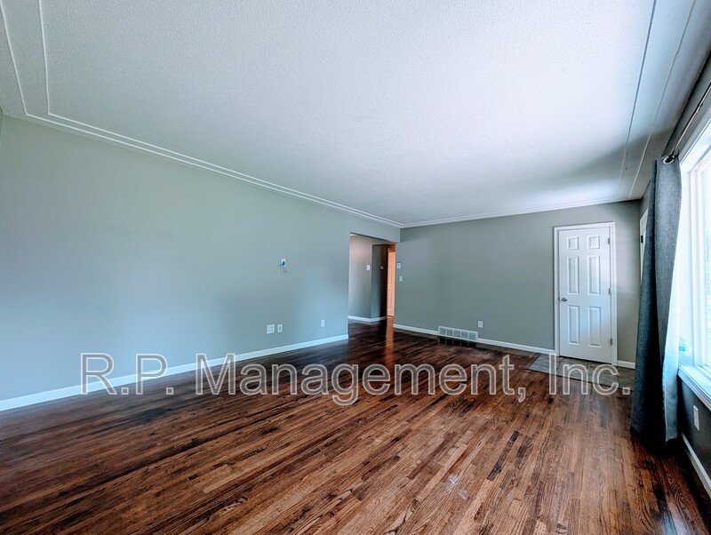 Well maintained updated home 1 block from Osseo middle school . property image